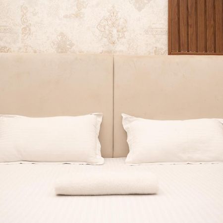 Holy Land Hotel Váránaszi Kültér fotó