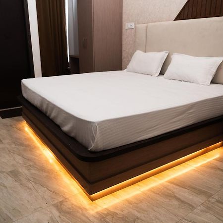 Holy Land Hotel Váránaszi Kültér fotó