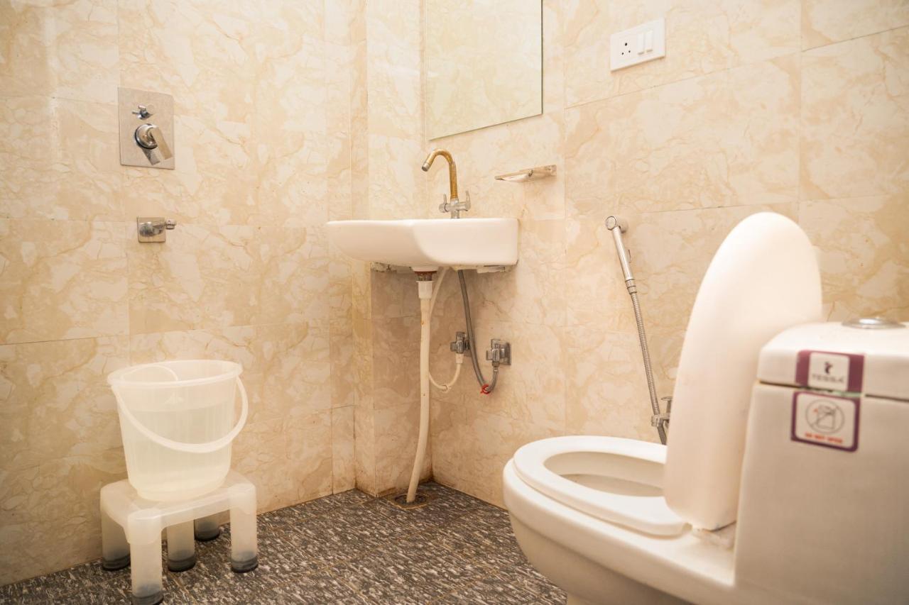 Holy Land Hotel Váránaszi Kültér fotó
